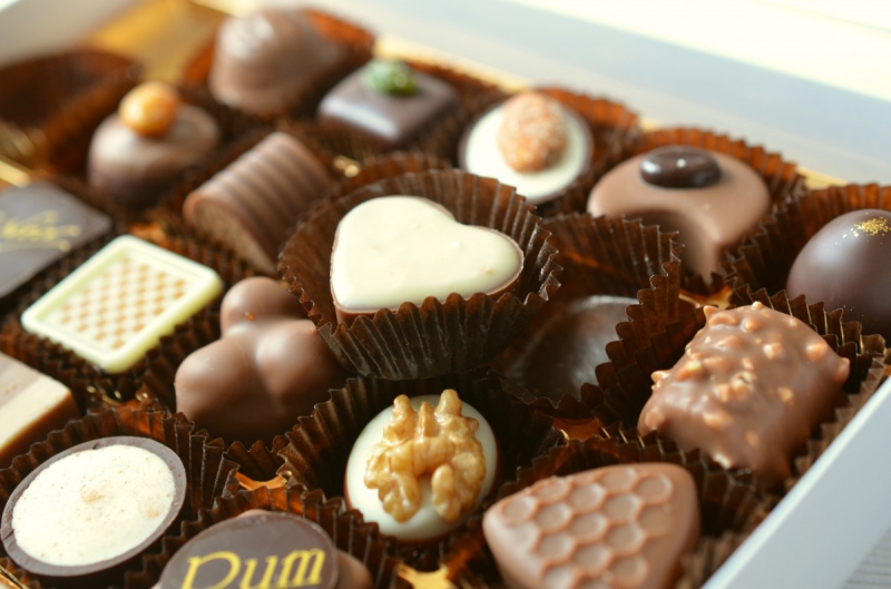 boulangerie-TOURNEFORT-min_chocolates_food_candy_calories_nibble_chocolate_heart-782043